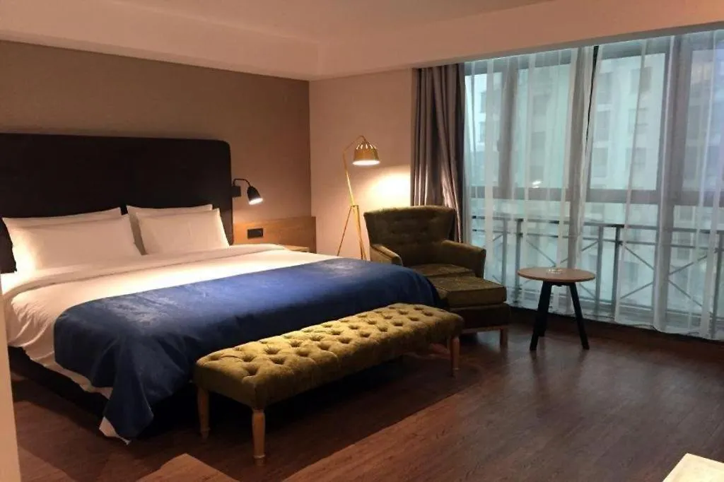 Yitel Hotel Shanghai Hongqiao Caohejing Hongmei Road Metro Station